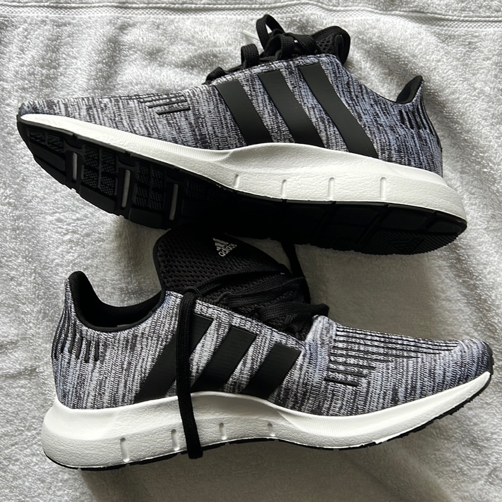 Adidas swift run kids swift Size 6.5 brand new no box